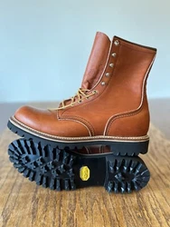 Red Wing 899 boots. These are like new with just a few minor scuffs from storage. I can’t see that they’ve been...