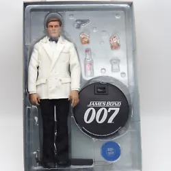 Retrouvez la Figurine 30 cm du film des années 70 de James Bond avec Roger Moore. Plus de 15 points darticulation....