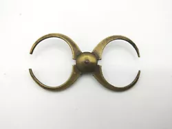 Ancien Outil horlogerie laiton Balance, centrage, posant, étrier Montre réparation 7.5cm x 3.2cm