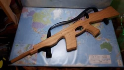 AK 47 KALACHNIKOV Fusil en Bois. Longueur 70cm. Objet de Décoration. Nhésitez pas à vous abonner afin de voir les...