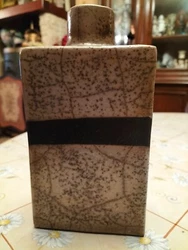 Hauteur 20 cm. largeur BASE 10,5 cm. dautres photos possible sur simple demande. je signale petit éclat sur le col. ou...