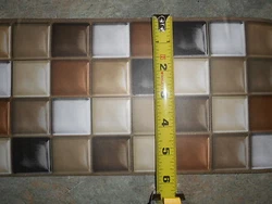 BORDER IS MULTI SQUARED / COLORS (SEE PICTURE ).