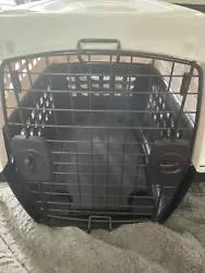 Dog Kennel 28”. Small or medium sized dogs Never been used (my dog was too big for it) Been sitting in the garage so...