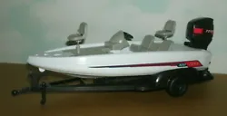 1/20 Scale Fishing Speed Boat. New Basic Plastic Toy Model.