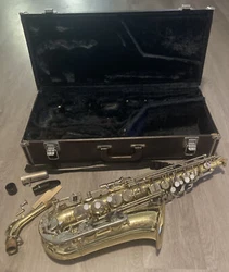Item is in good used condition all keys appear to be in working condition ( I do not play) Some facial scratches and...