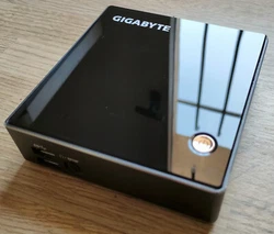 1 Gigabyte Brix modèle GB-BXCE-2955. - SSD 120 GB mSATA (déjà installé). Connectivité réseau: Wifi, Ethernet,...