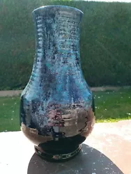 vases céramique accolay jolie effet démaillage il mesure 33 cm de haut colle 11 cm pied 11,5 cm 