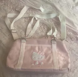I wanna downsize my hello kitty collection, maybe someone else can love this bag as I have. I don’t use this bag and...