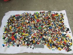 Lot de 12 kilos de lego divers vrac bon etat vendu en l etat.