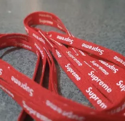 supreme red laces shoelaces Nike Air Force One. Paire de lacets rouges ( = 2 lacets).Service de livraison : Lettre...