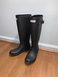Hunter Original Womens Tall Rain Boots - Black. Condition is Pre-owned. Shipped with UPS Ground.