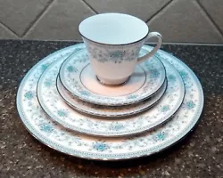 Set includes: Dinner plate, salad plate, bread plate, teacup, and saucer. Up for sale is a Noritake Blue Hill pattern 5...