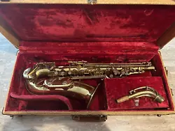REALLY NICE LOOKING KEILWERTH STENCIL ALTO SAXOPHONE. JEAN BARRE ARTISTE. THIS SAX WILL NEED AN OVERHAUL TO PLAY....