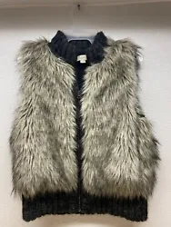 An Taylor Loft Charcoal Gray Faux Fur Vest Size XS/ SP.It is in very good condition no deffects-no stains