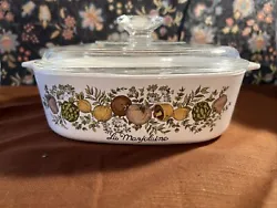 This vintage CorningWare casserole dish is a rare find for collectors. The square shape and multicolor vegetable theme...