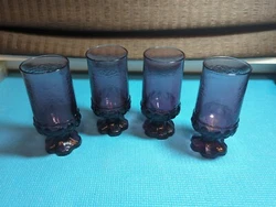 2 lots available. Add a touch of vintage charm to your table setting with this beautiful set of 4 round-shaped goblets...