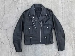 Harley Davidson original vintage women’s motorcycle jacket. Made in USA in the 1970s to maybe early 1980s. Thick...