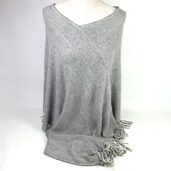 Steve Madden Pullover Poncho. Excellent preowned condition. Gray and white. No flaws one size