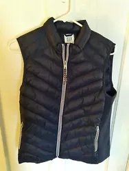 Womens Full Zip Puffer Vest Lightweight Size M.[RCLB7] New unused gift , cant tell if its black or navy blue , looks...