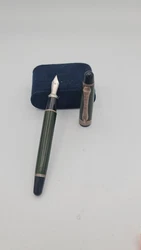 stylo plume ancien Chevignon vert.