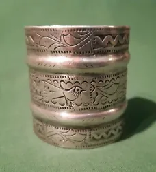 Ancien Bracelet/Manchette en Argent Tunisie Ethnique. Manchette en bel argent(pas de poinçons) Symbolique de loiseau...