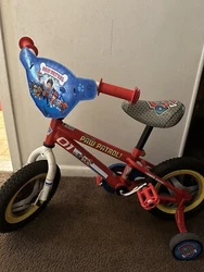 This toddler bike comes equipped with training wheels, making it the perfect choice for your little ones first cycling...