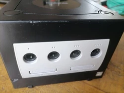 Nintendo GameCube DOL-001 Console - Noire Cables Officiels + Carte Mémoire Et 1 Manette.   Console en bon état avec...