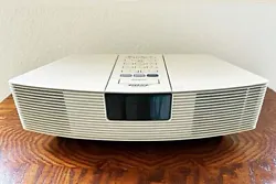 This is a Bose AM/FM White Wave Radio Model AWR1W1 in Excellent Condition with Remote and Manual. - One owner Gently...