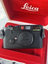 Leica M6 Classic 35mm Rangefinder Film Camera Body With Zeiss Lens 2.8. Great condition comes with battery . Lens hood...