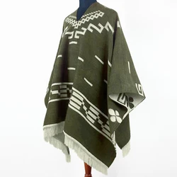 This is a brand new unisex poncho, made of alpaca wool yarn. It is very light, extremely soft, warm, very soft to touch...