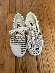 Introducing these stylish VANS Era Tiger Patchwork sneakers in size 6, perfect for any teen who loves skateboarding or...