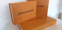 Lot de 3 boites Louis Vuitton. 2/ 27 x 27 3 cm pour foulard.