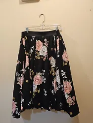 Womens Torrid Skirt Black Floral Tulle Layer Elastic Waist Lined Size 2 (18-20).  No holes or stains.  Waist...