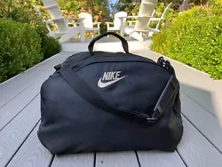Nike Black Carry Gear Duffle Travel Gym Athletic Bag Shoulder Strap Pockets. NYLON Duffle bag with long cross body...