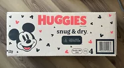 180 Huggies Snug & Dry Baby Diapers, size 4 (22-37 lbs).