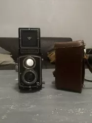 Rollei Rolleicord III Avec SchneiderXenar 75mm F/3.5. avec housse en cuire d’origine