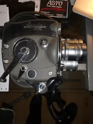 Camera Beaulieu 16 mm avec tourelle 3 objectifs. Extremement rare en parfait etat fonctionne parfaitement