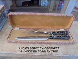 Longueur du couteau 31 cm. Longueur de la fourchette 27,5 cm.