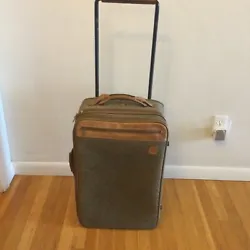 Quality Vintage Hartmann Tweed Leather Carry On on Wheels. Good used condition. Has a few issues. The handle need a...