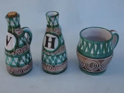 Bouteille huile et vinaigre de 16cm de haut,base de 7cm de diamètre. - pichet de 10cm de haut et 8cm de diamètre.