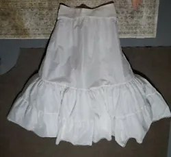 Excellent used condition    Elevate your bridal look with this stunning white puffy slip petticoat from Davids Bridal....