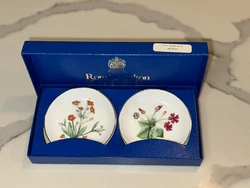 Pair Of Royal Doulton Trinket Dish. Beautiful Royal Doulton trinket dishes. floral pattern. Gold trim fine bone china....
