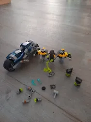 Je vends ce LEGO super Heros 76142 Avengers Speeder Bike Attack.