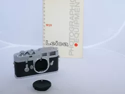 Serial # 1078983. Made in Germany in 1963. Single stroke winding. Uses all Leica M-mount and M39x1 screw mount lenses (...