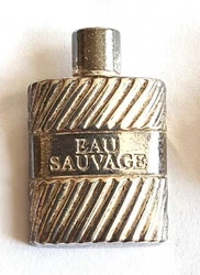Pins pin bijou Parfum Christian DIOR Paris Eau Sauvage argenté bon état taille 3 x 1,8 cms.
