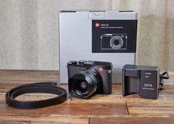 3.68MP OLED Electronic Viewfinder. Summilux 28mm f/1.7 ASPH. Maestro II Image Processor. Lens Hood Cap. Accessory Shoe...