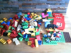 LOT DE DIVERSES PIÈCES DE LEGO DUPLO.