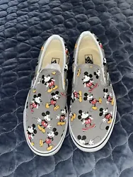 This stylish Vans Micky Mouse sneaker is a must-have for any Disney lover! With a mens size 10.5 (womens size 12), this...