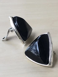 Signature sur une des boucles d’oreilles : Dominique DENAIVE Made In France. Voir les nombreuses photos en détails....