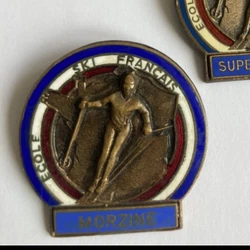 ancien insigne Émaillé École de ski français ESF Station MORZINE - Augis.